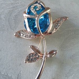 Lovely flower shape Brooch pin with blue stone .